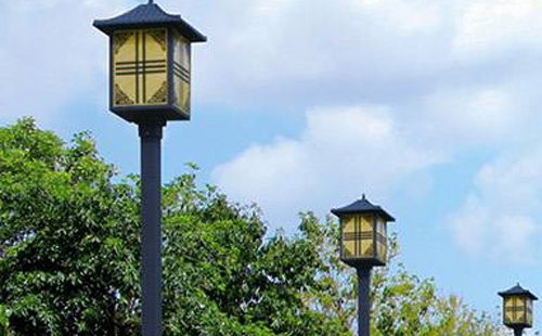 乌尔禾庭院灯安装间距与布灯设计全解析